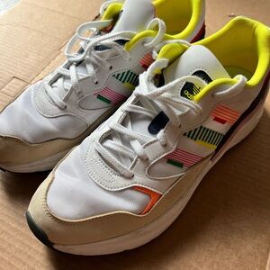 adidas Retropy Adisuper Cloud White
Night Sky Beam Yellow Size 11